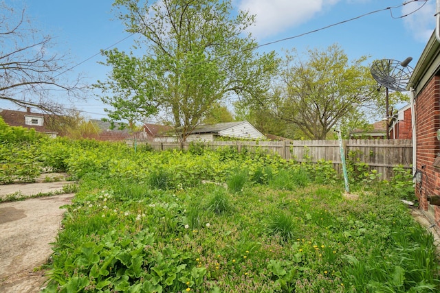 14141 Edmore Dr, Detroit, MI 48205 - view of yard featuring fence