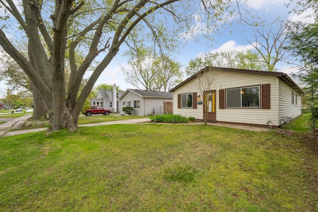 view of front of property with a front yard