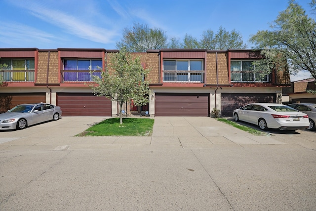 25030 Sherwood Cir, Southfield, MI 48075 - townhome / multi-family property featuring mansard roof, driveway, and a garage