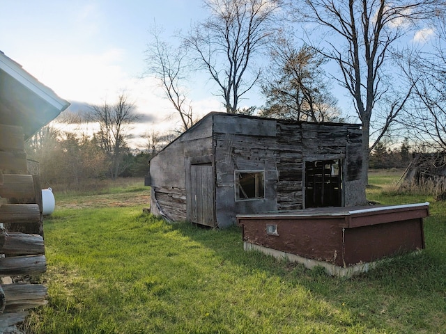 view of outdoor structure with an outbuilding