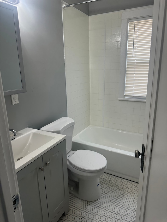 20 Thorpe St, Pontiac, MI 48341 - full bathroom featuring tile patterned floors, toilet, vanity, and shower / tub combination