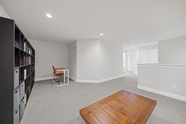 living area with baseboards, visible vents, recessed lighting, and light colored carpet