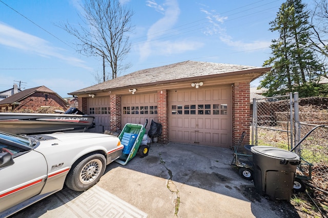 725 W Boston Blvd, Detroit, MI 48202 - detached garage with fence