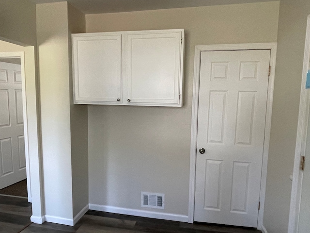 97 N Roselawn St, Pontiac, MI 48342 - clothes washing area featuring visible vents, baseboards, and dark wood-style floors