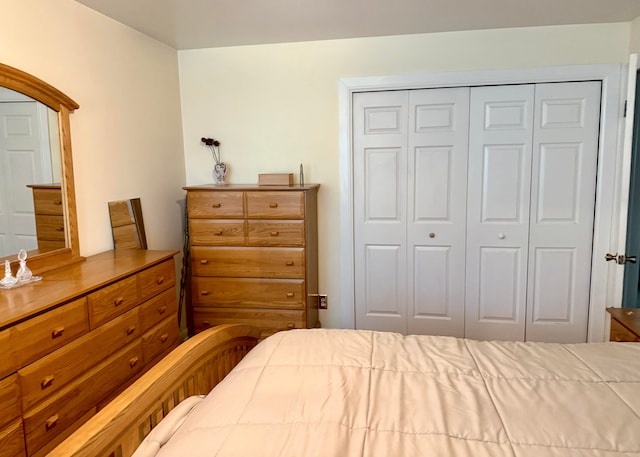 bedroom with a closet