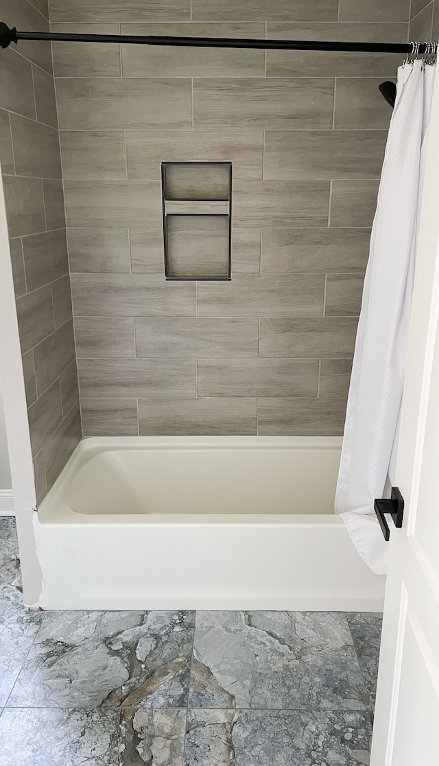 2439 Sheridan St, Detroit, MI 48214 - bathroom featuring shower / bath combo