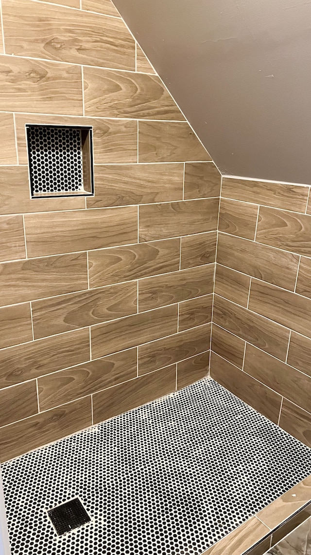 2439 Sheridan St, Detroit, MI 48214 - interior details with tiled shower
