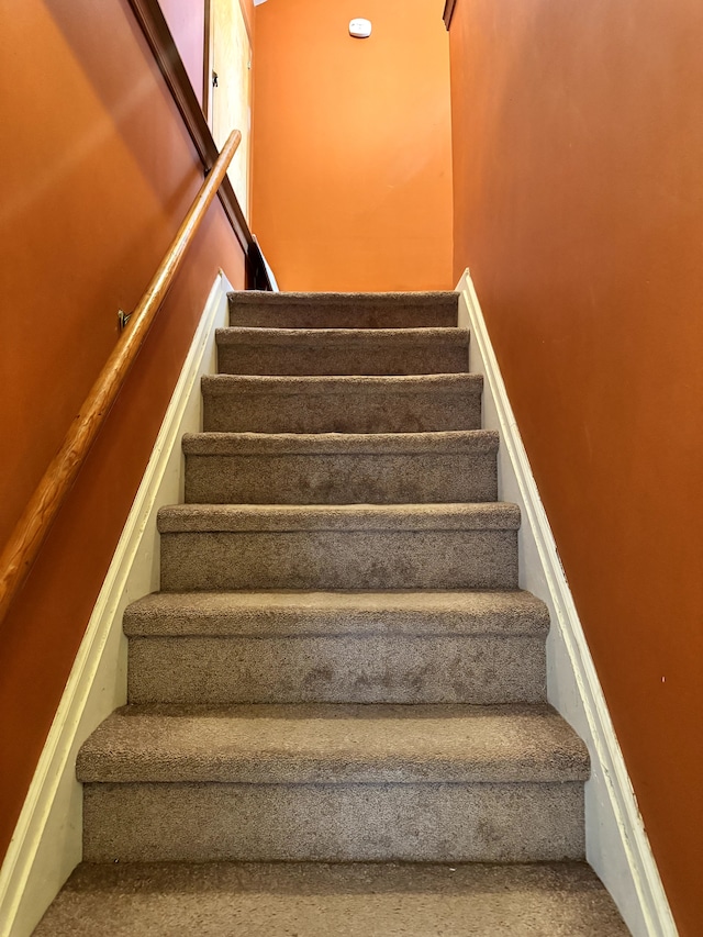 16545 E 8 Mile Rd, Eastpointe, MI 48021 - view of staircase