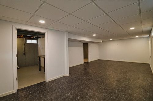 basement with recessed lighting, baseboards, and a drop ceiling