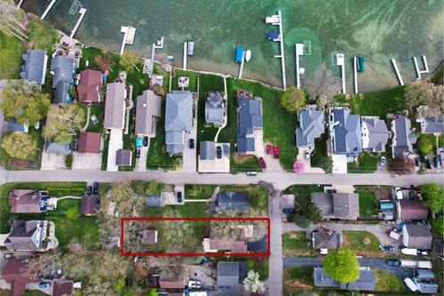 bird's eye view with a residential view