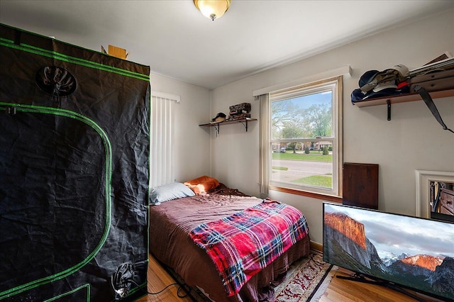 2180 Vernier Rd, Grosse Pointe Woods, MI 48236 - bedroom with wood finished floors