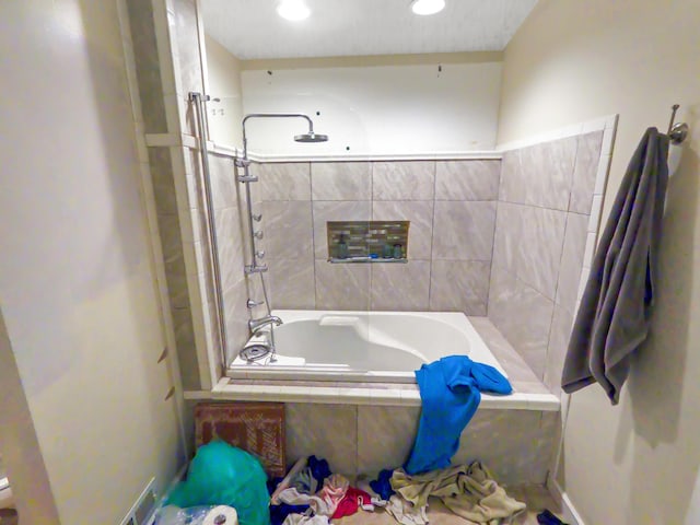 full bathroom with recessed lighting and tiled shower / bath combo