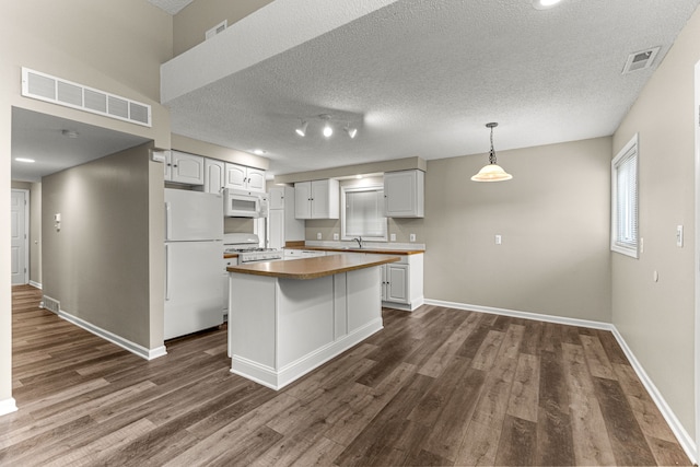 4938 Lincoln Blvd, Dearborn Heights, MI 48125 - kitchen featuring white appliances, dark wood-style floors, baseboards, a sink, and a textured ceiling