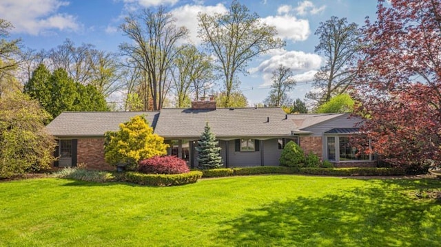 ranch-style house featuring a front lawn