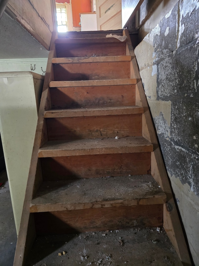 1315 Mitchell St, Jackson, MI 49203 - view of staircase