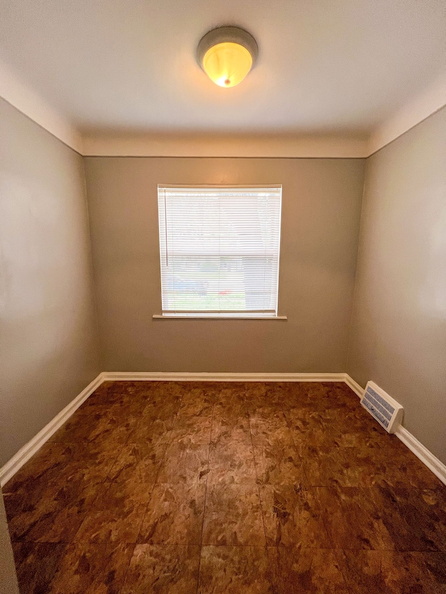 19190 Hoover St, Detroit, MI 48205 - unfurnished room with baseboards