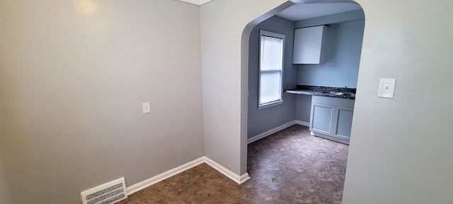 19190 Hoover St, Detroit, MI 48205 - interior space featuring arched walkways and baseboards
