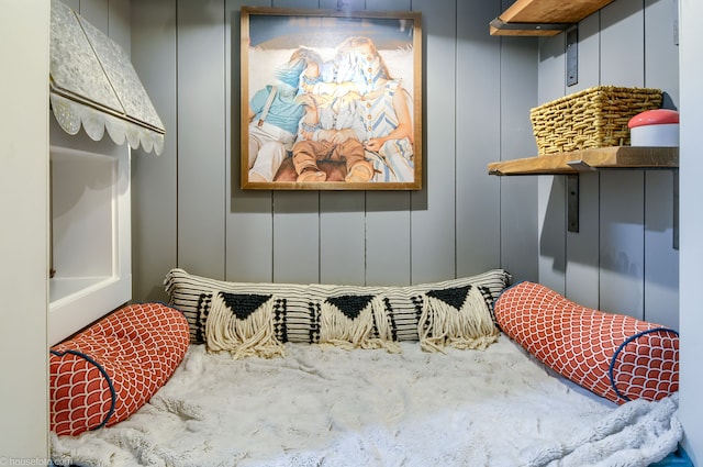 mudroom with a decorative wall