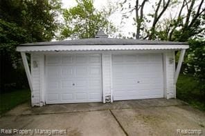 view of detached garage
