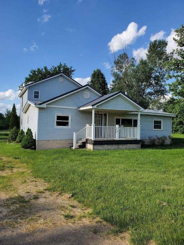 18664 Bradstreet Rd, Hudson, MI 49247 - view of front facade featuring covered porch and a front yard