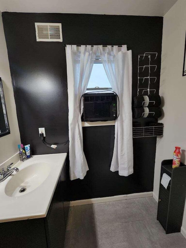 18664 Bradstreet Rd, Hudson, MI 49247 - bathroom featuring vanity, baseboards, cooling unit, and visible vents