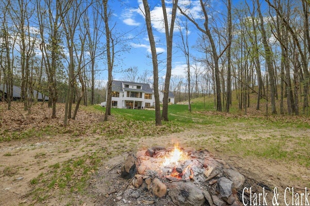 view of yard featuring an outdoor fire pit