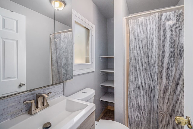 full bathroom with toilet, tasteful backsplash, vanity, and a shower with curtain