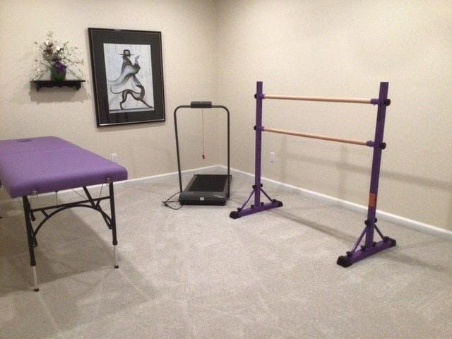 workout room with carpet flooring and baseboards