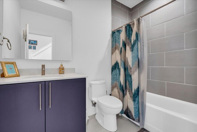 2809 Brush St, Detroit, MI 48201 - full bath featuring toilet, tile patterned flooring, vanity, and shower / bath combination with curtain