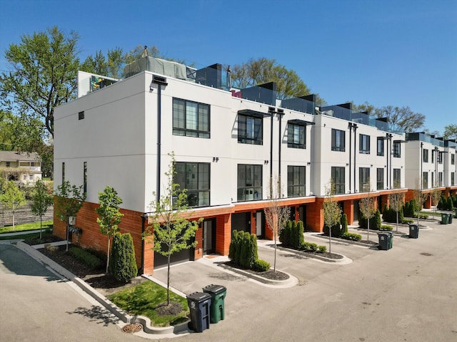 533 E Harrison Ave Unit 12, Royal Oak, MI 48067 - view of building exterior featuring a residential view