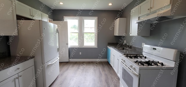 kitchen featuring light wood-style flooring, a sink, baseboards, white appliances, and under cabinet range hood