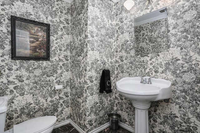22641 N Nottingham Dr, Beverly Hills, MI 48025 - half bath featuring toilet and baseboards