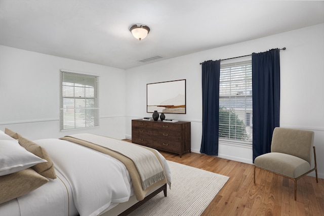 22641 N Nottingham Dr, Beverly Hills, MI 48025 - bedroom featuring light wood finished floors, baseboards, and visible vents