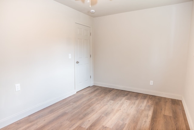 9114 Island Dr, Clay, MI 48001 - unfurnished room featuring light wood finished floors, baseboards, ceiling fan, and a smoke detector