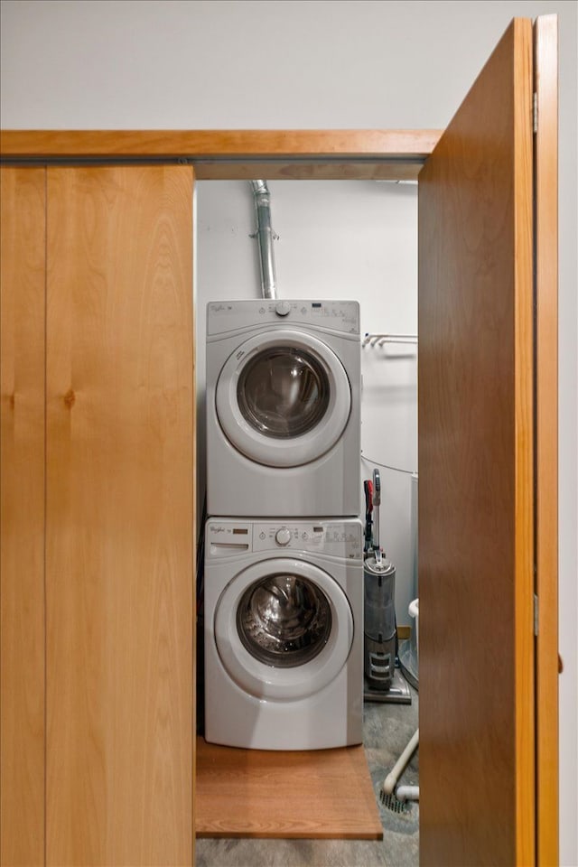 444 W Willis St Unit 204, Detroit, MI 48201 - laundry area with stacked washer / drying machine