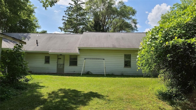 6225 Farmington Rd, West Bloomfield, MI 48322 - rear view of house featuring a lawn
