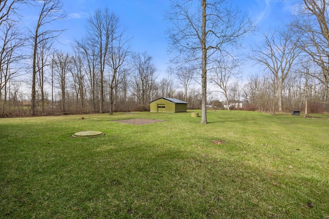 view of yard featuring an outdoor structure and an outbuilding