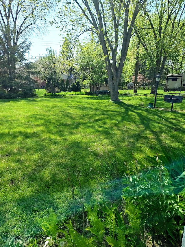 3385 Muerknoll Dr, Troy, MI 48084 - view of grassy yard
