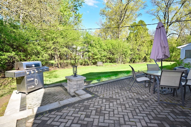 5100 Kings Gate Way, Bloomfield Hills, MI 48302 - view of patio with area for grilling and outdoor dining area