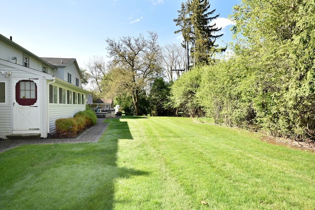 5100 Kings Gate Way, Bloomfield Hills, MI 48302 - view of green lawn