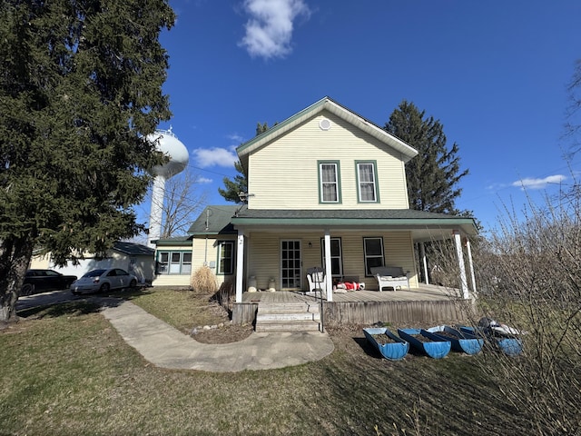 view of front of home featuring a front yard and covered porch