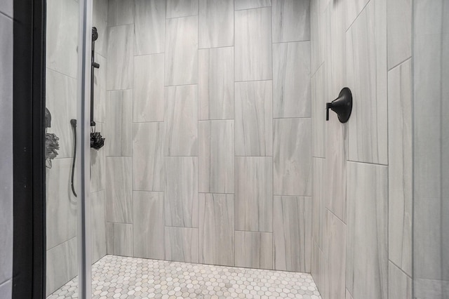 full bath with tiled shower