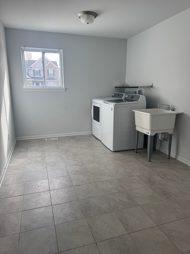 laundry area featuring independent washer and dryer, visible vents, baseboards, and laundry area