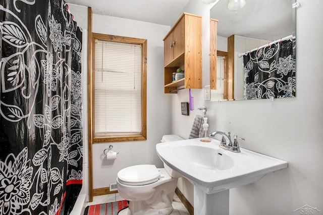 4895 Sycamore Rd, Newport, MI 48166 - bathroom with toilet, baseboards, and a shower with curtain