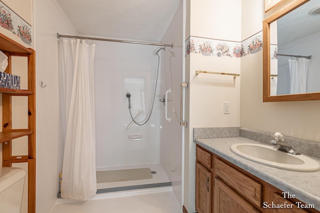 full bath with toilet, a shower with shower curtain, and vanity