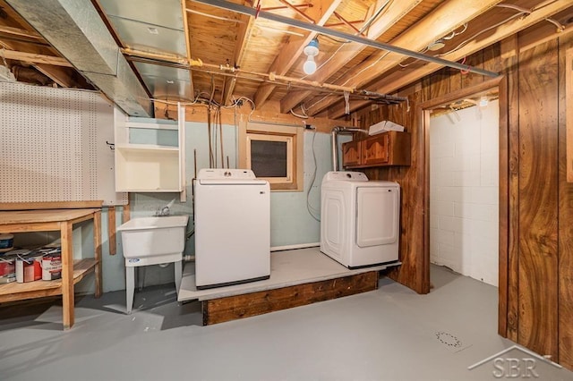 unfinished below grade area featuring independent washer and dryer