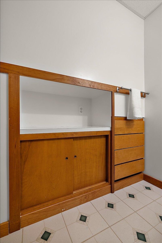 bathroom with baseboards