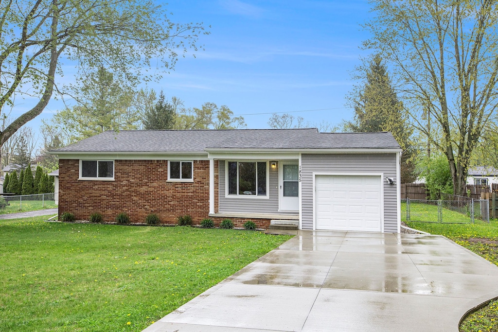 1835 Lochaven Rd, West Bloomfield, MI 48324 - ranch-style house with an attached garage, concrete driveway, brick siding, and roof with shingles