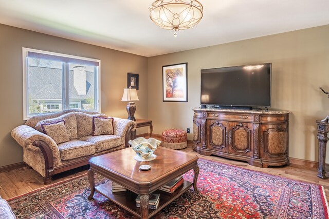 living area featuring light wood-style flooring and baseboards