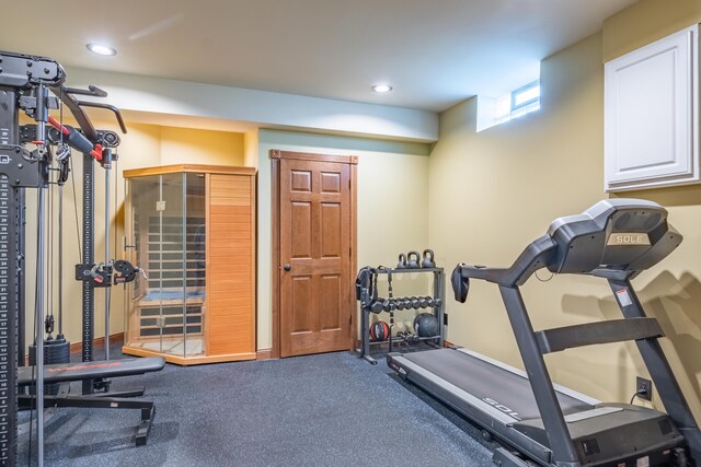 exercise room featuring recessed lighting
